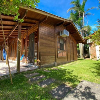 Casa Residencial com 210m², 4 quartos, 1 suíte, 4 garagens, no bairro Ribeirão da Ilha em Florianópolis