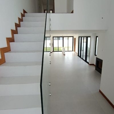 Casa Residencial com 161m², 3 quartos, 3 suítes, 2 garagens, no bairro Campeche em Florianópolis