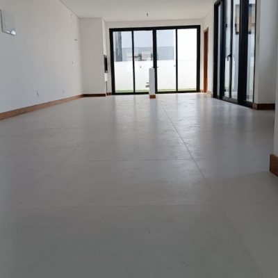 Casa Residencial com 161m², 3 quartos, 3 suítes, 2 garagens, no bairro Campeche em Florianópolis