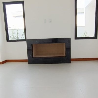 Casa Residencial com 161m², 3 quartos, 3 suítes, 2 garagens, no bairro Campeche em Florianópolis