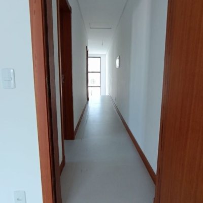 Casa Residencial com 161m², 3 quartos, 3 suítes, 2 garagens, no bairro Campeche em Florianópolis