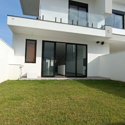 Casa Residencial com 161m², 3 quartos, 3 suítes, 2 garagens, no bairro Campeche em Florianópolis
