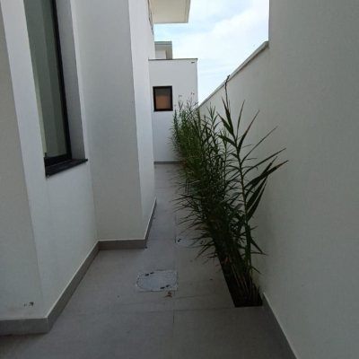 Casa Residencial com 161m², 3 quartos, 3 suítes, 2 garagens, no bairro Campeche em Florianópolis