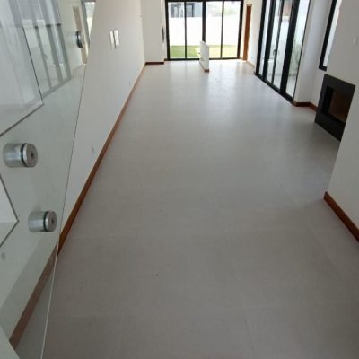 Casa Residencial com 161m², 3 quartos, 3 suítes, 2 garagens, no bairro Campeche em Florianópolis