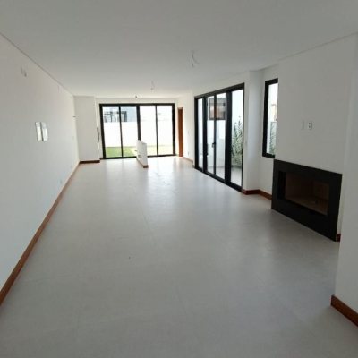 Casa Residencial com 161m², 3 quartos, 3 suítes, 2 garagens, no bairro Campeche em Florianópolis