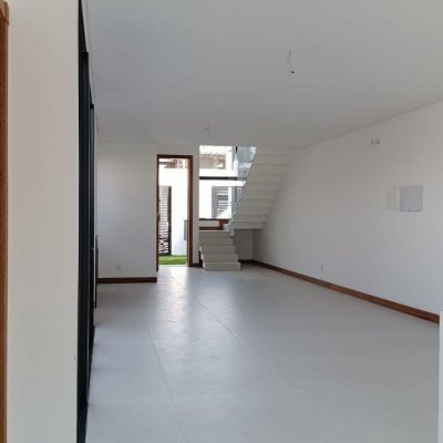 Casa Residencial com 161m², 3 quartos, 3 suítes, 2 garagens, no bairro Campeche em Florianópolis