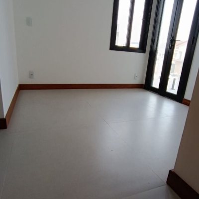 Casa Residencial com 161m², 3 quartos, 3 suítes, 2 garagens, no bairro Campeche em Florianópolis