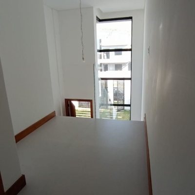 Casa Residencial com 161m², 3 quartos, 3 suítes, 2 garagens, no bairro Campeche em Florianópolis