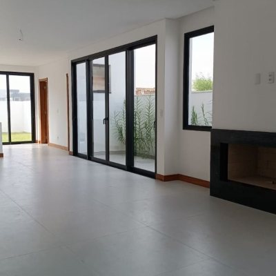 Casa Residencial com 161m², 3 quartos, 3 suítes, 2 garagens, no bairro Campeche em Florianópolis