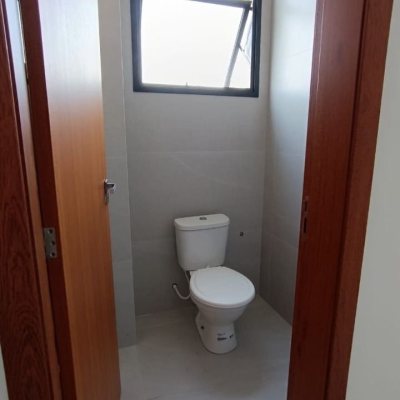 Casa Residencial com 161m², 3 quartos, 3 suítes, 2 garagens, no bairro Campeche em Florianópolis