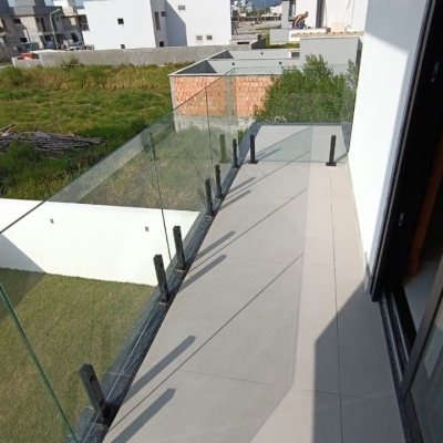 Casa Residencial com 161m², 3 quartos, 3 suítes, 2 garagens, no bairro Campeche em Florianópolis