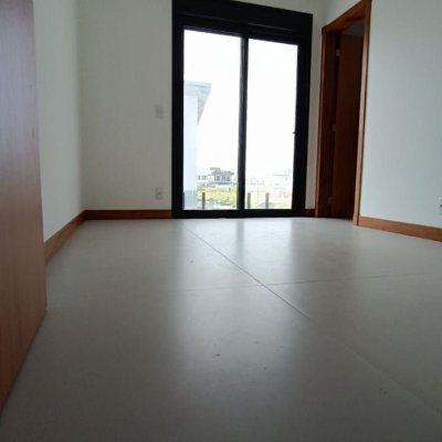 Casa Residencial com 161m², 3 quartos, 3 suítes, 2 garagens, no bairro Campeche em Florianópolis