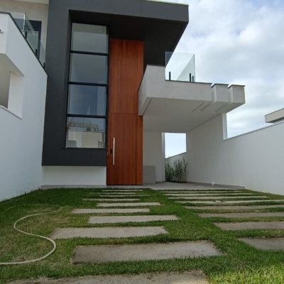 Casa Residencial com 161m², 3 quartos, 3 suítes, 2 garagens, no bairro Campeche em Florianópolis