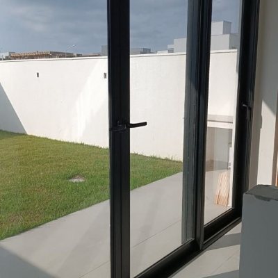 Casa Residencial com 161m², 3 quartos, 3 suítes, 2 garagens, no bairro Campeche em Florianópolis
