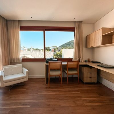Casa Residencial com 530m², 4 quartos, 4 suítes, 4 garagens, no bairro Rio Tavares em Florianópolis