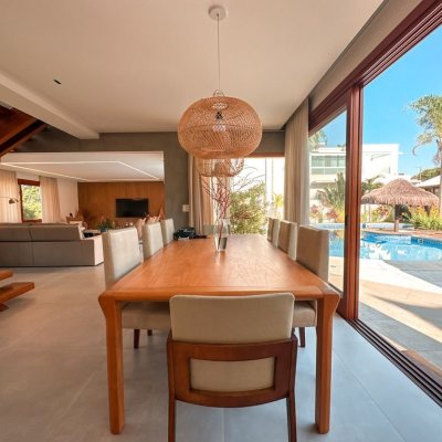 Casa Residencial com 530m², 4 quartos, 4 suítes, 4 garagens, no bairro Rio Tavares em Florianópolis