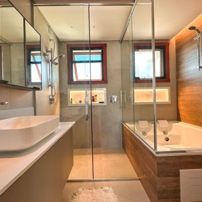 Casa Residencial com 530m², 4 quartos, 4 suítes, 4 garagens, no bairro Rio Tavares em Florianópolis