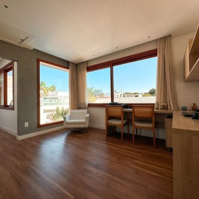 Casa Residencial com 530m², 4 quartos, 4 suítes, 4 garagens, no bairro Rio Tavares em Florianópolis