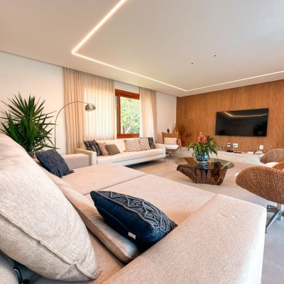 Casa Residencial com 530m², 4 quartos, 4 suítes, 4 garagens, no bairro Rio Tavares em Florianópolis