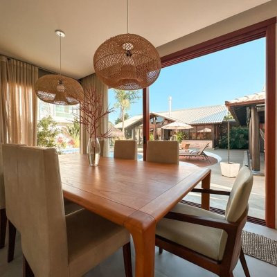 Casa Residencial com 530m², 4 quartos, 4 suítes, 4 garagens, no bairro Rio Tavares em Florianópolis