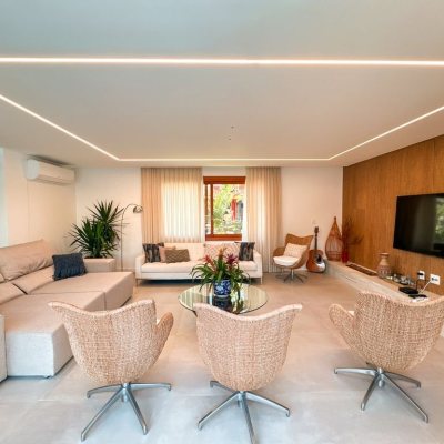 Casa Residencial com 530m², 4 quartos, 4 suítes, 4 garagens, no bairro Rio Tavares em Florianópolis