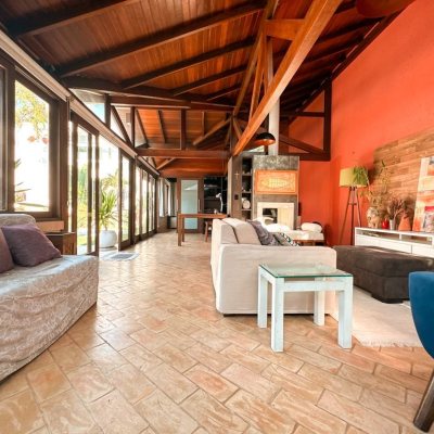 Casa Residencial com 530m², 4 quartos, 4 suítes, 4 garagens, no bairro Rio Tavares em Florianópolis