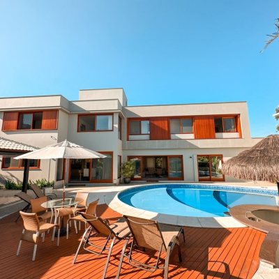 Casa Residencial com 530m², 4 quartos, 4 suítes, 4 garagens, no bairro Rio Tavares em Florianópolis