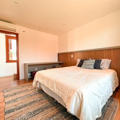 Casa Residencial com 530m², 4 quartos, 4 suítes, 4 garagens, no bairro Rio Tavares em Florianópolis