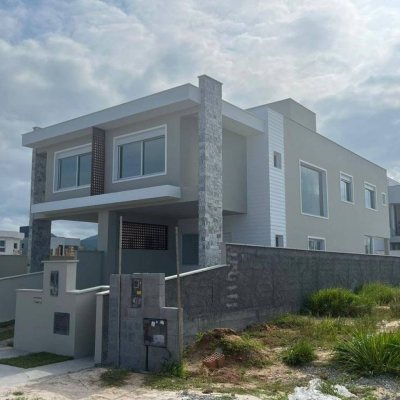 Casa Residencial com 150m², 3 quartos, 3 suítes, 2 garagens, no bairro Campeche em Florianópolis