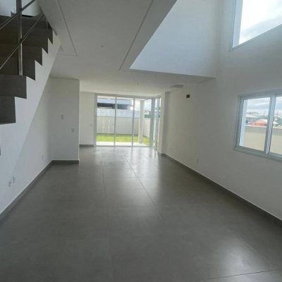 Casa Residencial com 150m², 3 quartos, 3 suítes, 2 garagens, no bairro Campeche em Florianópolis