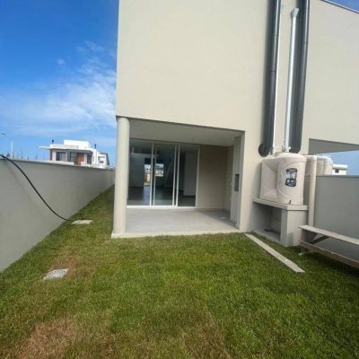 Casa Residencial com 150m², 3 quartos, 3 suítes, 2 garagens, no bairro Campeche em Florianópolis