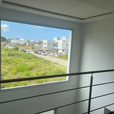 Casa Residencial com 150m², 3 quartos, 3 suítes, 2 garagens, no bairro Campeche em Florianópolis
