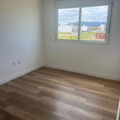 Casa Residencial com 150m², 3 quartos, 3 suítes, 2 garagens, no bairro Campeche em Florianópolis