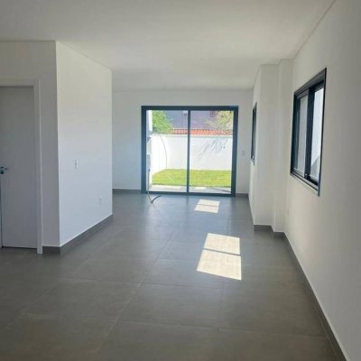 Casa Residencial com 157m², 3 quartos, 3 suítes, 2 garagens, no bairro Campeche em Florianópolis