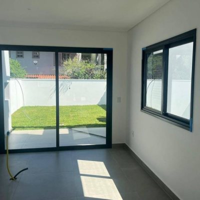 Casa Residencial com 157m², 3 quartos, 3 suítes, 2 garagens, no bairro Campeche em Florianópolis