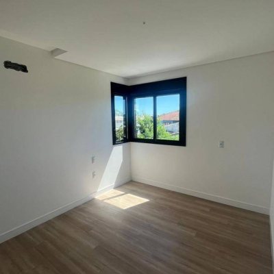Casa Residencial com 157m², 3 quartos, 3 suítes, 2 garagens, no bairro Campeche em Florianópolis