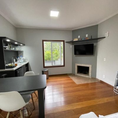 Casa Residencial com 272m², 5 quartos, 5 suítes, 3 garagens, no bairro Morro das Pedras em Florianópolis