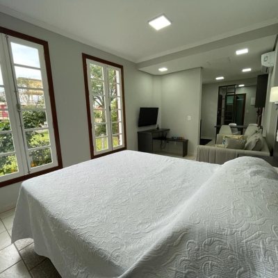 Casa Residencial com 272m², 5 quartos, 5 suítes, 3 garagens, no bairro Morro das Pedras em Florianópolis