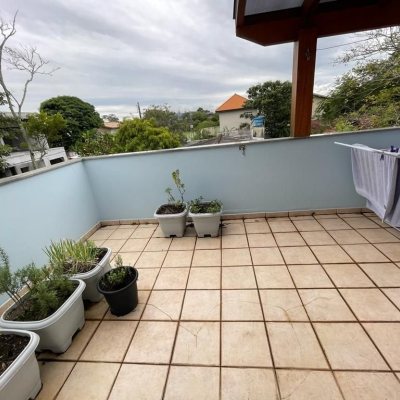 Casa Residencial com 272m², 5 quartos, 5 suítes, 3 garagens, no bairro Morro das Pedras em Florianópolis