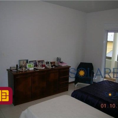 Casa Residencial com 331m², 4 quartos, 3 suítes, 2 garagens, no bairro Jurerê em Florianópolis