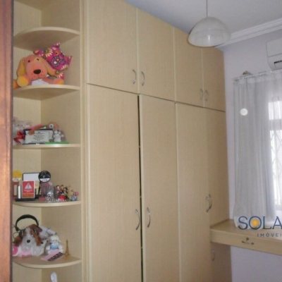 Casa Residencial com 356m², 6 quartos, 1 suíte, 3 garagens, no bairro Trindade em Florianópolis