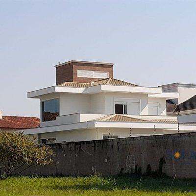 Casa Residencial com 322m², 4 quartos, 1 suíte, 4 garagens, no bairro Córrego Grande em Florianópolis