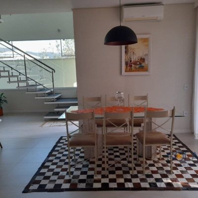 Casa Residencial com 322m², 4 quartos, 1 suíte, 4 garagens, no bairro Córrego Grande em Florianópolis