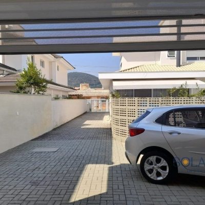 Casa Residencial com 322m², 4 quartos, 1 suíte, 4 garagens, no bairro Córrego Grande em Florianópolis