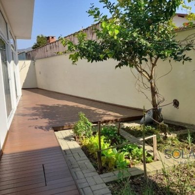 Casa Residencial com 322m², 4 quartos, 1 suíte, 4 garagens, no bairro Córrego Grande em Florianópolis