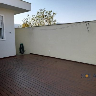 Casa Residencial com 322m², 4 quartos, 1 suíte, 4 garagens, no bairro Córrego Grande em Florianópolis