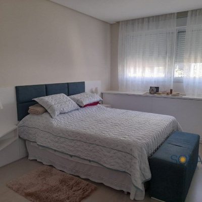 Casa Residencial com 322m², 4 quartos, 1 suíte, 4 garagens, no bairro Córrego Grande em Florianópolis