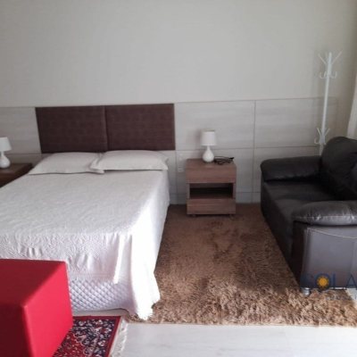 Casa Residencial com 322m², 4 quartos, 1 suíte, 4 garagens, no bairro Córrego Grande em Florianópolis