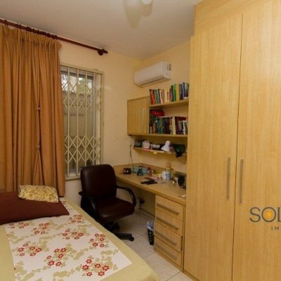 Casa Residencial com 136m², 3 quartos, 1 suíte, 3 garagens, no bairro Trindade em Florianópolis