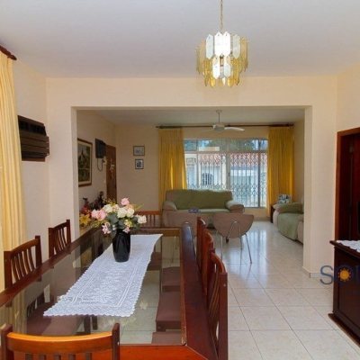 Casa Residencial com 136m², 3 quartos, 1 suíte, 3 garagens, no bairro Trindade em Florianópolis